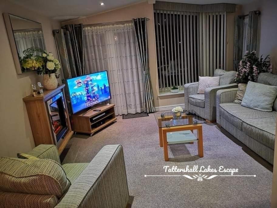 Meridian Tattershall Lakes Escape - Lakeside Lodge Caravan With A Fishing Peg Luxury Hot Tub Buitenkant foto
