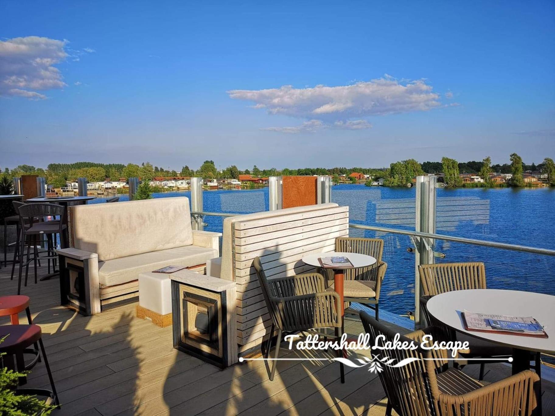 Meridian Tattershall Lakes Escape - Lakeside Lodge Caravan With A Fishing Peg Luxury Hot Tub Buitenkant foto