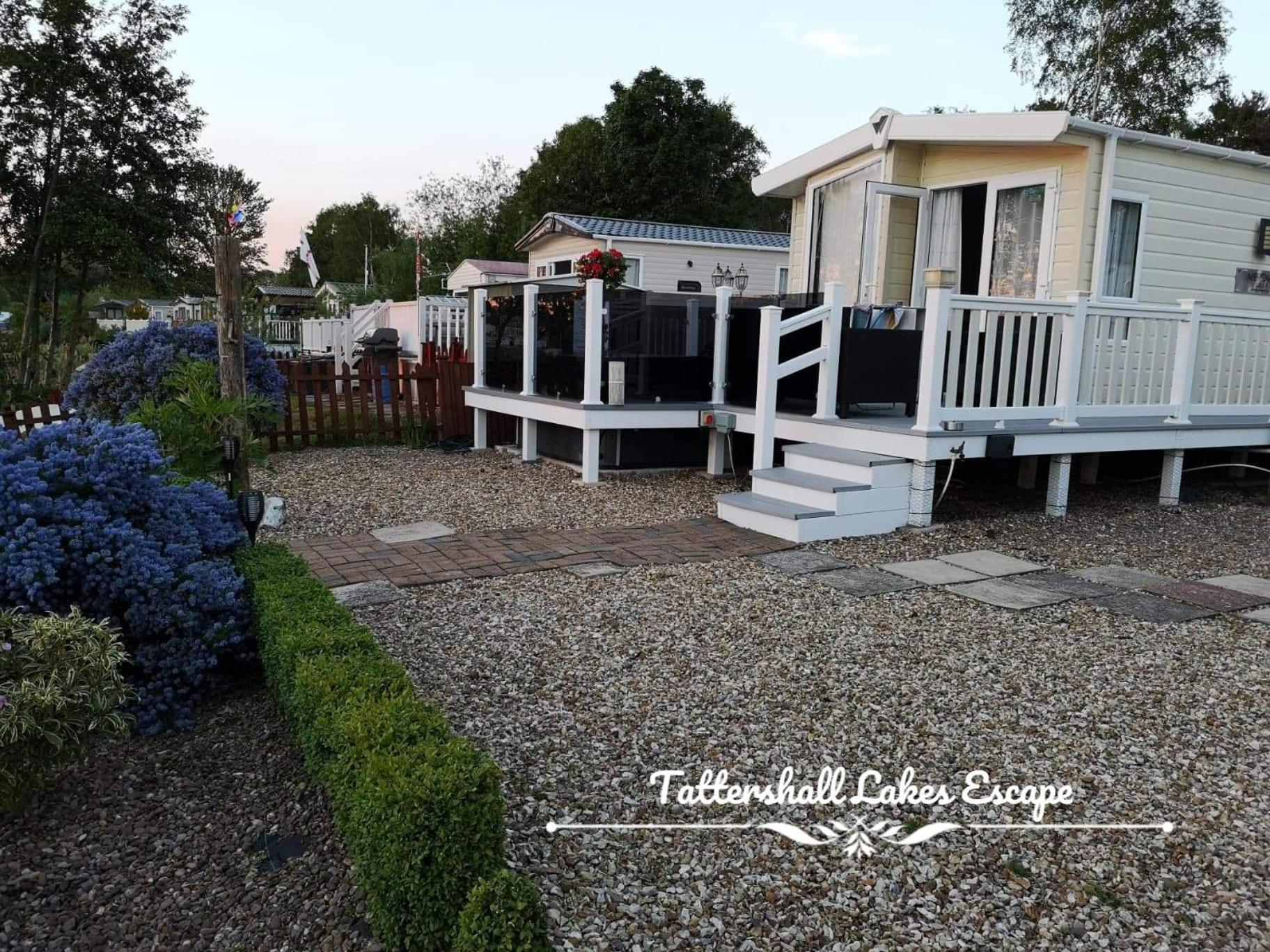 Meridian Tattershall Lakes Escape - Lakeside Lodge Caravan With A Fishing Peg Luxury Hot Tub Buitenkant foto